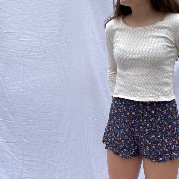 White top $10 + shipping - Picture 3 of 3